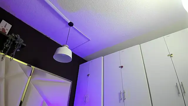 Snapshot of April_bowie chatting on October 2025 11:01:01 AM April bowie online show from October 2025 11:01:01 AM