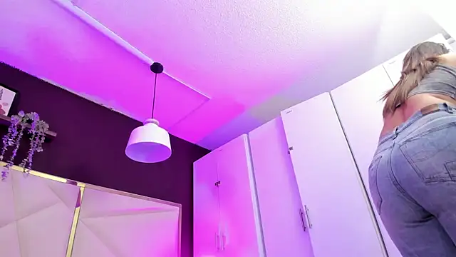 Snapshot of April_bowie chatting on November 2025 11:21:02 AM April bowie online show from November 2025 11:21:02 AM