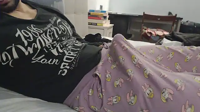 -theshyguy92- online show from December 2024 11:37:01 PM