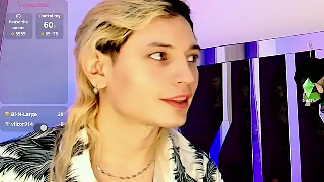 Snapshot of honey_skin chatting on September 2025 04:56:01 PM honey skin online show from September 2025 04:56:01 PM