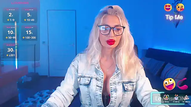 Snapshot of beauty_chl0e chatting on November 2025 07:02:02 PM beauty chl0e online show from November 2025 07:02:02 PM