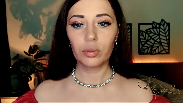 Snapshot of MissBeverlyMills chatting on December 2024 02:13:02 PM MissBeverlyMills online show from December 2024 02:13:02 PM