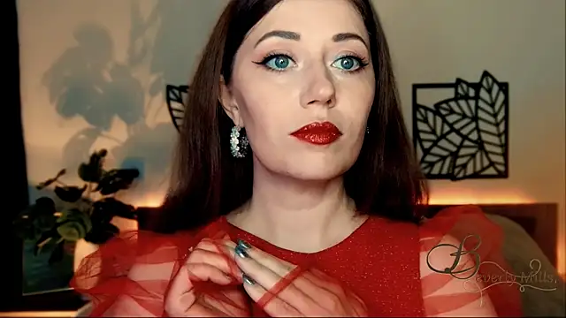 Snapshot of MissBeverlyMills chatting on December 2024 11:46:01 AM MissBeverlyMills online show from December 2024 11:46:01 AM