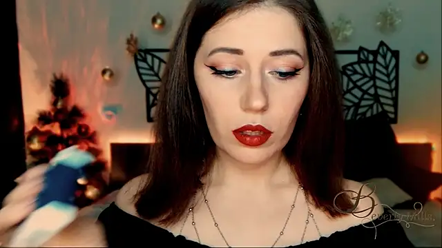 Snapshot of MissBeverlyMills chatting on December 2024 06:12:02 PM MissBeverlyMills online show from December 2024 06:12:02 PM