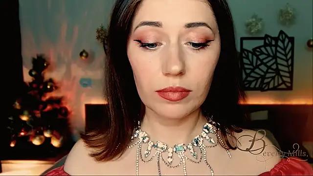 Snapshot of MissBeverlyMills chatting on December 2024 08:17:02 PM MissBeverlyMills online show from December 2024 08:17:02 PM