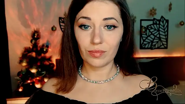 Snapshot of MissBeverlyMills chatting on December 2024 06:08:01 PM MissBeverlyMills online show from December 2024 06:08:01 PM