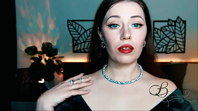 Snapshot of MissBeverlyMills chatting on January 2025 08:33:02 PM MissBeverlyMills online show from January 2025 08:33:02 PM