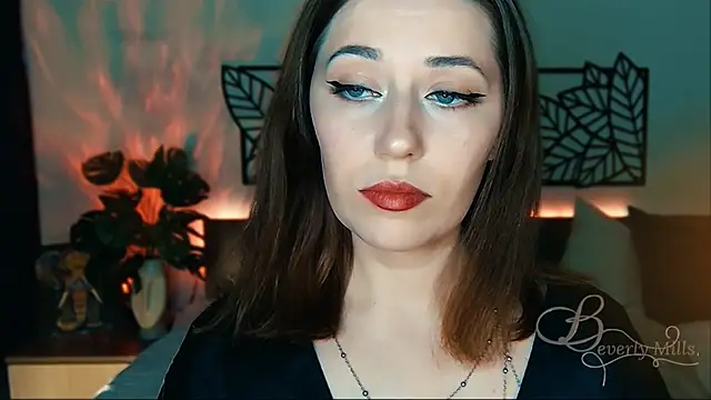 Snapshot of MissBeverlyMills chatting on January 2025 07:27:01 PM MissBeverlyMills online show from January 2025 07:27:01 PM