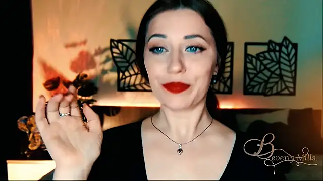 Snapshot of MissBeverlyMills chatting on March 2025 03:04:02 PM MissBeverlyMills online show from March 2025 03:04:02 PM