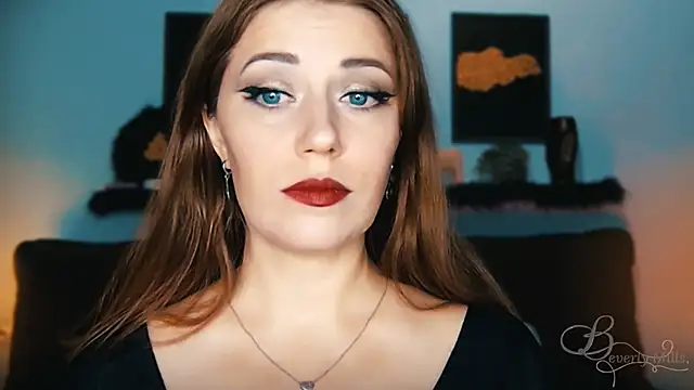 Snapshot of MissBeverlyMills chatting on September 2025 08:13:02 AM MissBeverlyMills online show from September 2025 08:13:02 AM