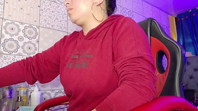 Snapshot of Lina23_ chatting on October 2025 01:55:01 PM Lina23 online show from October 2025 01:55:01 PM