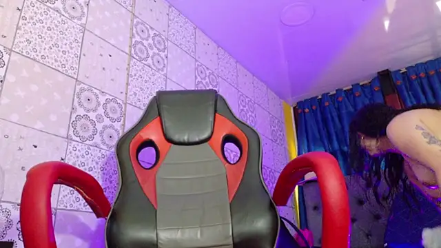 Snapshot of Lina23_ chatting on October 2025 12:52:02 PM Lina23 online show from October 2025 12:52:02 PM