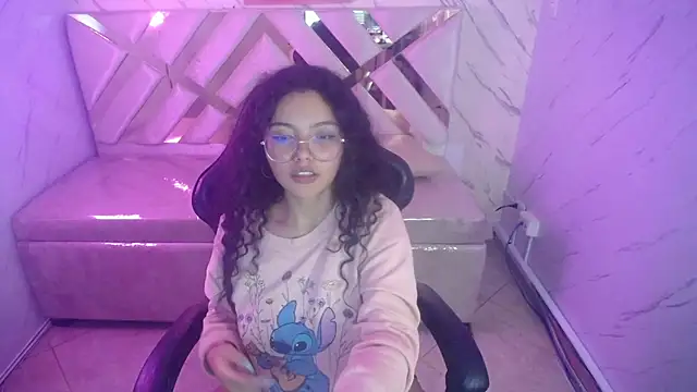 Snapshot of victoria_castillo_b chatting on March 2025 09:34:02 AM victoria castillo b online show from March 2025 09:34:02 AM