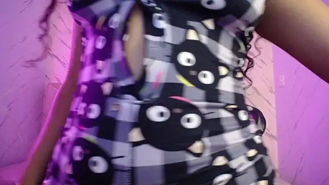 Snapshot of victoria_castillo_b chatting on March 2025 08:55:02 AM victoria castillo b online show from March 2025 08:55:02 AM