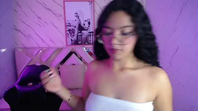 Snapshot of victoria_castillo_b chatting on March 2025 02:50:01 AM victoria castillo b online show from March 2025 02:50:01 AM