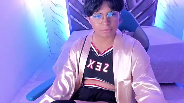 Snapshot of Emmapark_ chatting on February 2025 10:10:02 PM Emmapark online show from February 2025 10:10:02 PM