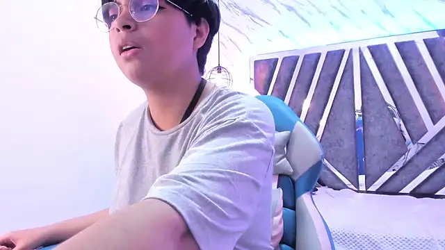 Snapshot of Emmapark_ chatting on February 2025 12:39:01 AM Emmapark online show from February 2025 12:39:01 AM