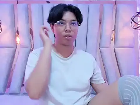 Snapshot of Emmapark_ chatting on February 2025 01:00:01 AM Emmapark online show from February 2025 01:00:01 AM