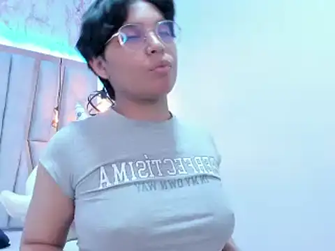 Snapshot of Emmapark_ chatting on February 2025 06:37:01 PM Emmapark online show from February 2025 06:37:01 PM