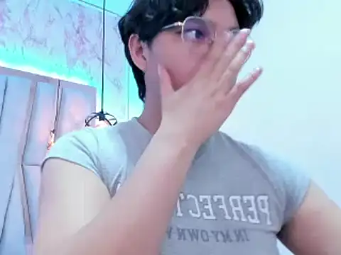 Snapshot of Emmapark_ chatting on February 2025 09:54:01 PM Emmapark online show from February 2025 09:54:01 PM