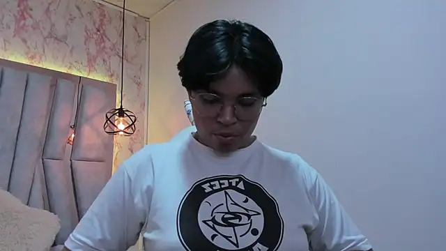 Snapshot of Emmapark_ chatting on March 2025 07:01:02 PM Emmapark online show from March 2025 07:01:02 PM