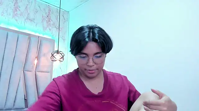 Snapshot of Emmapark_ chatting on March 2025 06:56:02 PM Emmapark online show from March 2025 06:56:02 PM