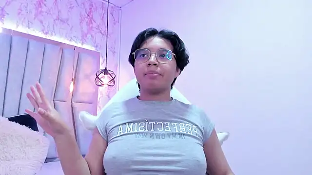 Snapshot of Emmapark_ chatting on March 2025 12:55:02 AM Emmapark online show from March 2025 12:55:02 AM