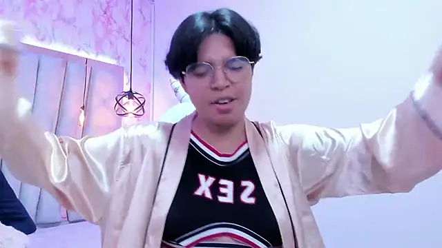 Snapshot of Emmapark_ chatting on March 2025 12:10:02 AM Emmapark online show from March 2025 12:10:02 AM