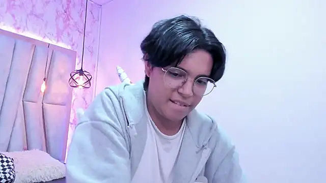 Snapshot of Emmapark_ chatting on March 2025 07:25:01 PM Emmapark online show from March 2025 07:25:01 PM