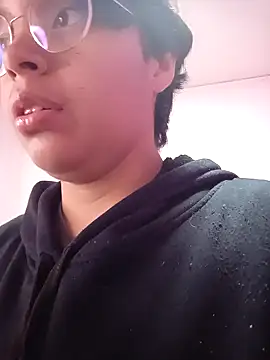 Snapshot of Emmapark_ chatting on March 2025 06:44:02 PM Emmapark online show from March 2025 06:44:02 PM