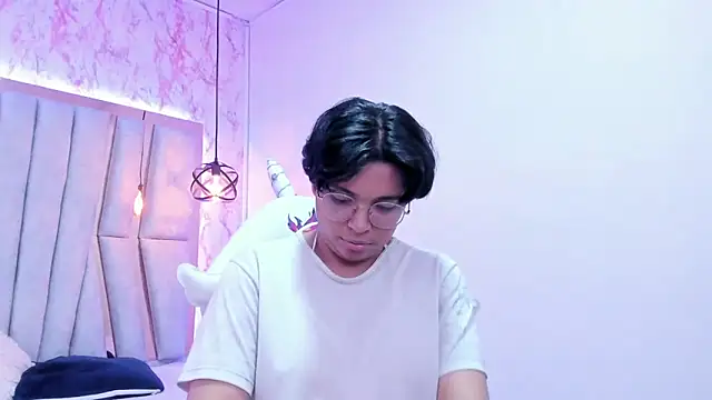 Snapshot of Emmapark_ chatting on March 2025 01:30:02 AM Emmapark online show from March 2025 01:30:02 AM