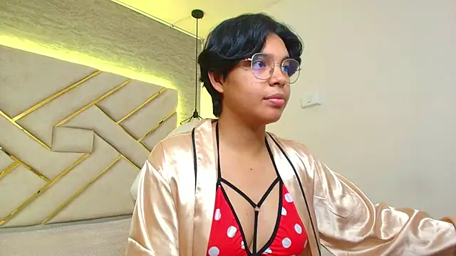 Snapshot of Emmapark_ chatting on March 2025 12:03:01 PM Emmapark online show from March 2025 12:03:01 PM