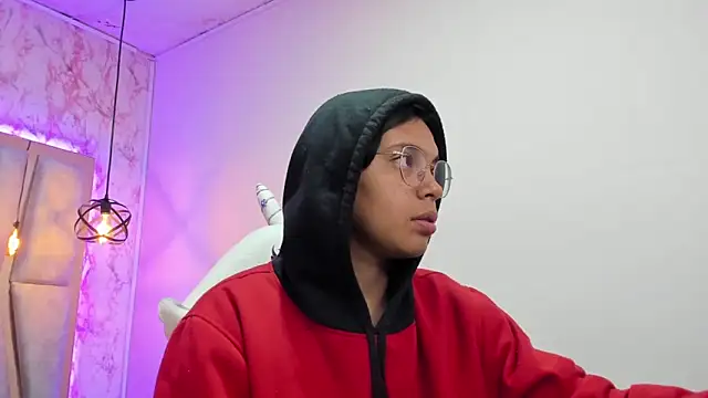 Snapshot of Emmapark_ chatting on March 2025 11:16:01 AM Emmapark online show from March 2025 11:16:01 AM