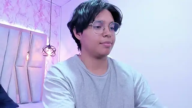 Snapshot of Emmapark_ chatting on March 2025 05:36:01 PM Emmapark online show from March 2025 05:36:01 PM