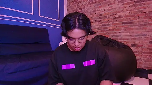 Snapshot of Emmapark_ chatting on November 2025 06:57:02 PM Emmapark online show from November 2025 06:57:02 PM