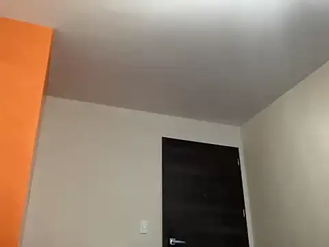 Snapshot of littlelatinhunter chatting on October 2025 11:25:01 AM littlelatinhunter online show from October 2025 11:25:01 AM