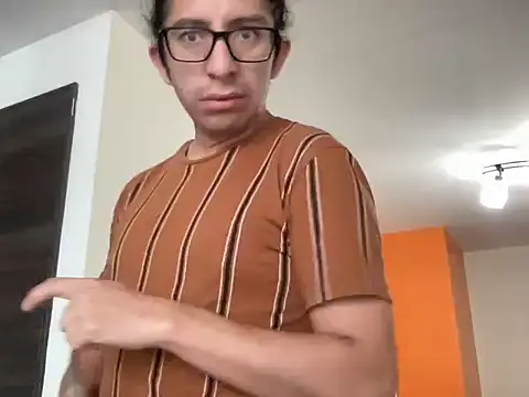 Snapshot of littlelatinhunter chatting on October 2025 12:19:02 PM littlelatinhunter online show from October 2025 12:19:02 PM