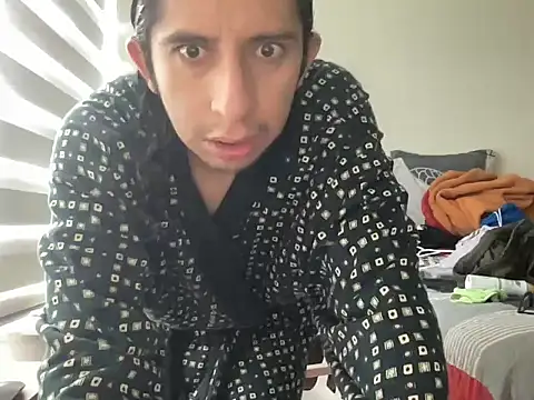 Snapshot of littlelatinhunter chatting on November 2025 12:50:02 PM littlelatinhunter online show from November 2025 12:50:02 PM