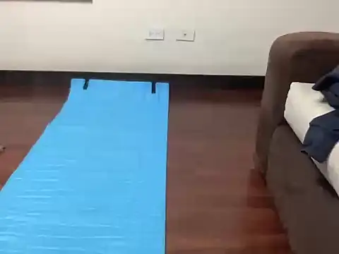 Snapshot of littlelatinhunter chatting on November 2025 10:47:01 AM littlelatinhunter online show from November 2025 10:47:01 AM