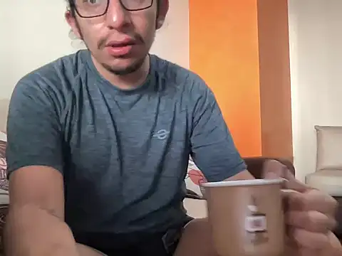 Snapshot of littlelatinhunter chatting on November 2025 11:31:02 AM littlelatinhunter online show from November 2025 11:31:02 AM