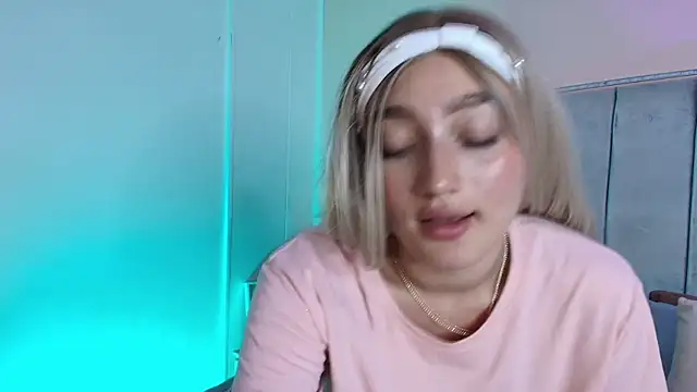 Snapshot of Giaa_Ross chatting on January 2025 02:51:01 PM Giaa Ross online show from January 2025 02:51:01 PM