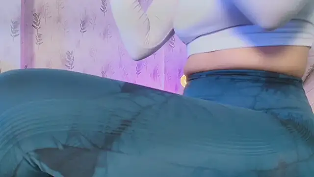 Snapshot of Giaa_Ross chatting on November 2025 12:49:02 PM Giaa Ross online show from November 2025 12:49:02 PM