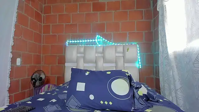 Snapshot of Elettrahot_ chatting on November 2025 11:45:01 AM Elettrahot online show from November 2025 11:45:01 AM