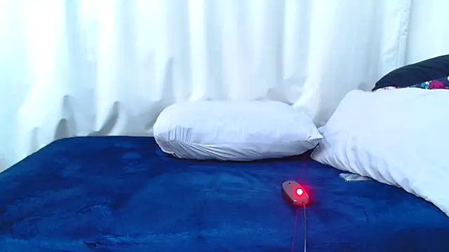 Snapshot of HotSmallTits chatting on October 2025 09:37:01 PM HotSmallTits online show from October 2025 09:37:01 PM