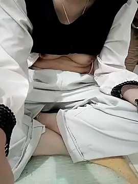 Snapshot of SweetGirl2k2 chatting on October 2025 09:37:01 AM SweetGirl2k2 online show from October 2025 09:37:01 AM