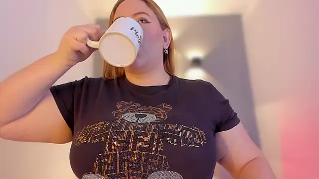 sophiarossee  online show from February 2025 12:25:02 PM