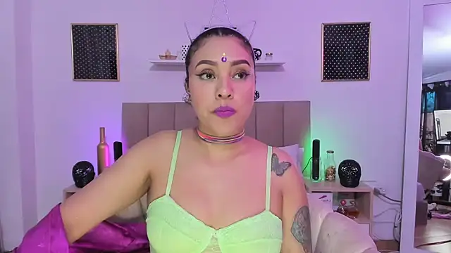 Zoe Gruber online show from October 2025 06:30:01 PM