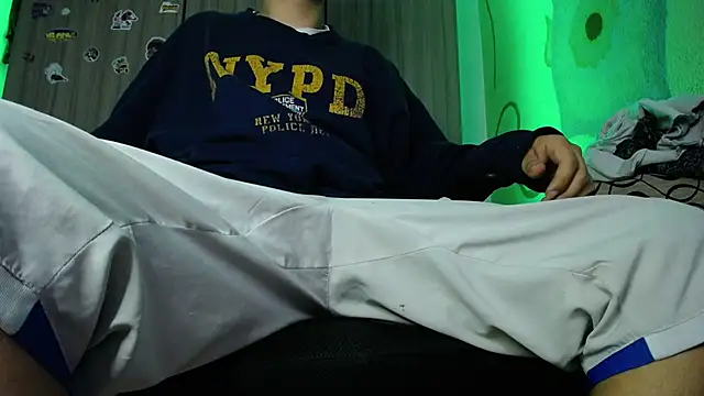 zacwatson  online show from December 2024 12:11:02 PM