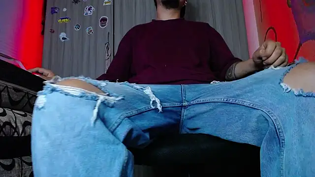 zacwatson  online show from December 2024 05:44:02 PM