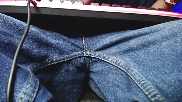 zacwatson  online show from September 2025 02:14:01 AM